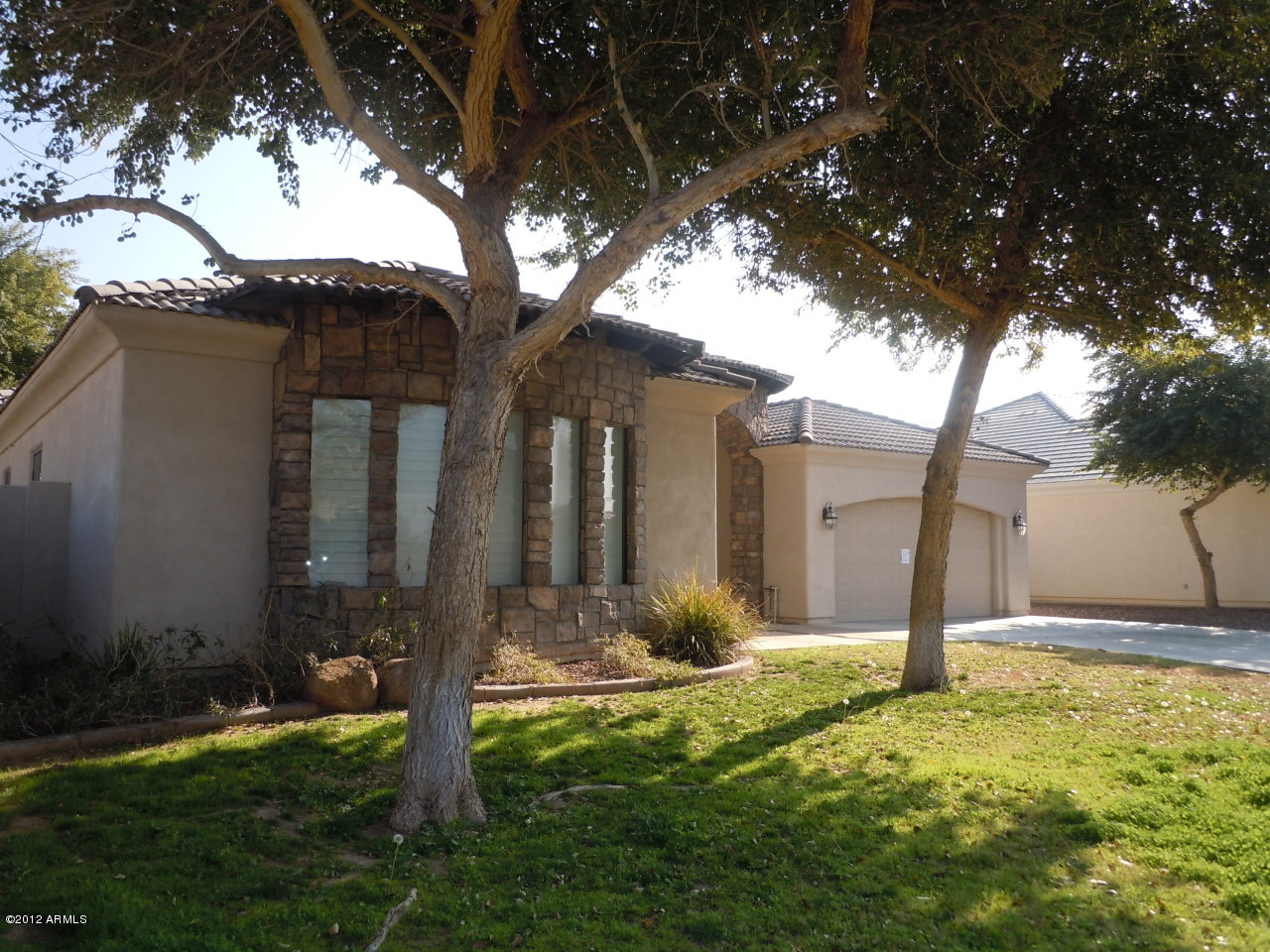 435 South Neuman Way Chandler, AZ 85225 - Photo 2 of 28 a front view of house with yard
