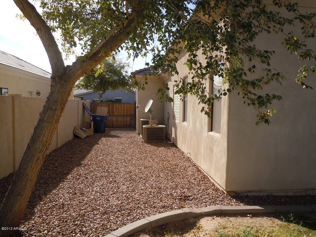 435 South Neuman Way Chandler, AZ 85225 - Photo 22 of 28 a view of a backyard of the house