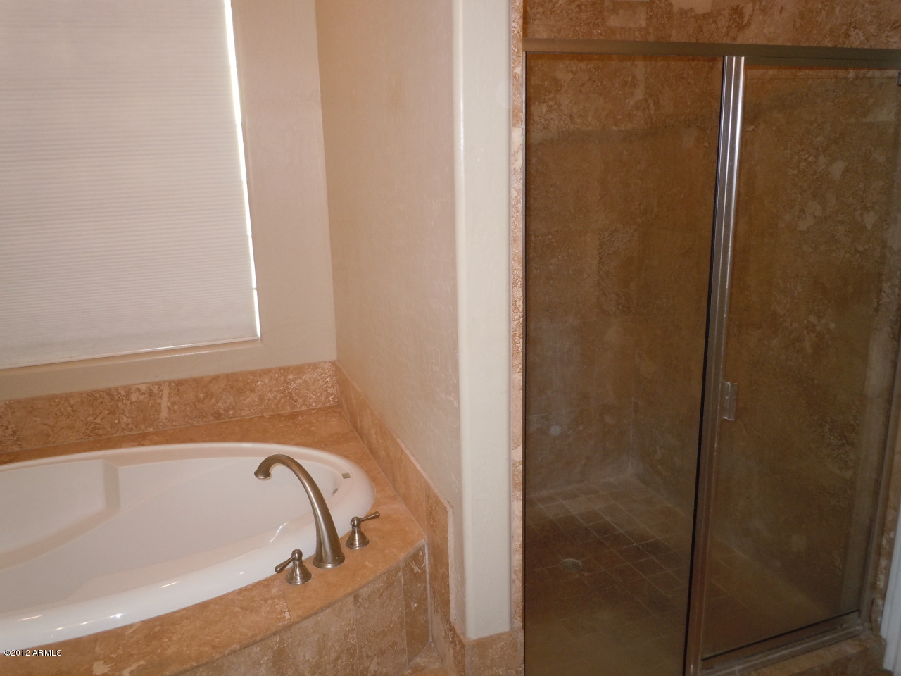 435 South Neuman Way Chandler, AZ 85225 - Photo 27 of 28 a bathroom with a bathtub