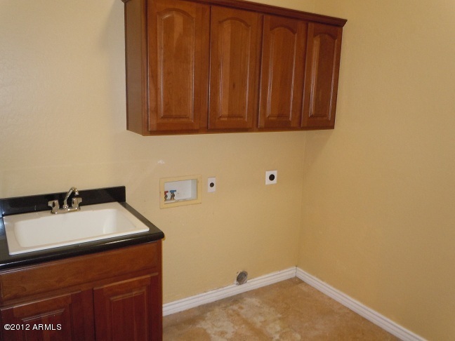 435 South Neuman Way Chandler, AZ 85225 - Photo 10 of 28 a bathroom with a sink and a mirror