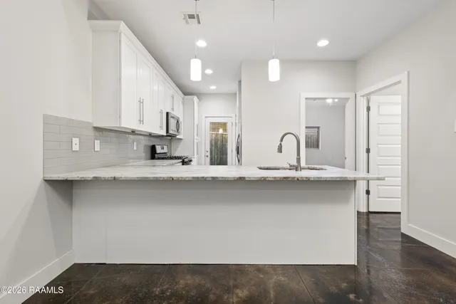 $1,695 | 209 Highland Park Lane, Lafayette, LA 70508