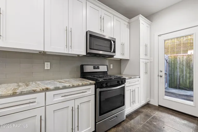 $1,695 | 209 Highland Park Lane, Lafayette, LA 70508