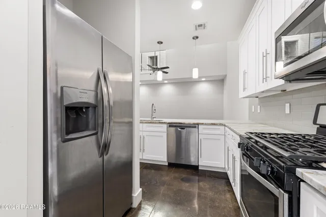 $1,695 | 209 Highland Park Lane, Lafayette, LA 70508