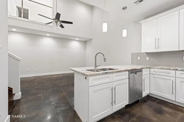 $1,695 | 209 Highland Park Lane, Lafayette, LA 70508