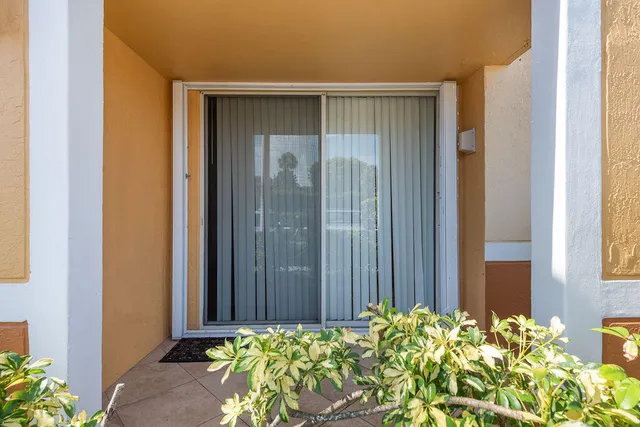 $265,000 | 160 Yacht Club Way, Unit 109, Hypoluxo, FL 33462