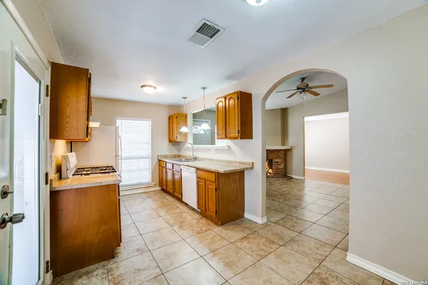 $1,395 | 8033 Big Bend, San Antonio, TX 78250
