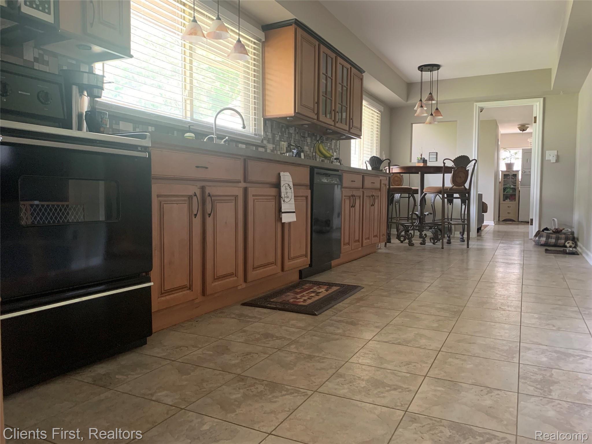 9570 Merriman Road Livonia, MI 48150 - Photo 7 of 44 BA6A1CF6-9CC8-4AB4-8556-53F10FDFDD5C.jpeg