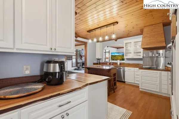 $650,000 | 205 Timberlakes Drive, Todd, NC 28684