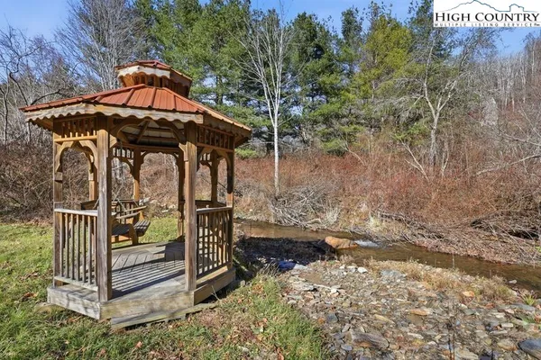 $650,000 | 205 Timberlakes Drive, Todd, NC 28684