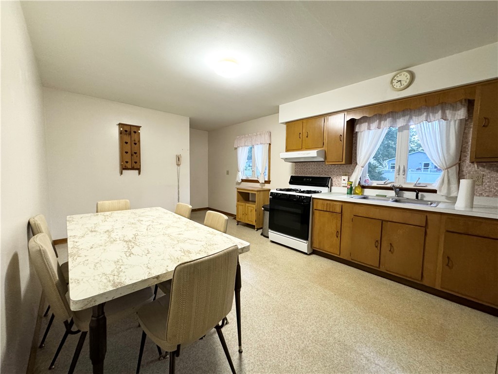 17 Meadowbrook Drive Auburn, NY 13021 - Photo 6 of 18 Kitchen