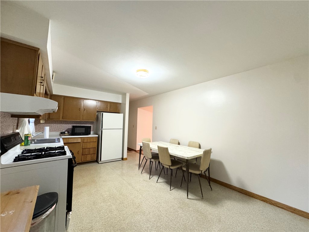 17 Meadowbrook Drive Auburn, NY 13021 - Photo 9 of 18 Kitchen