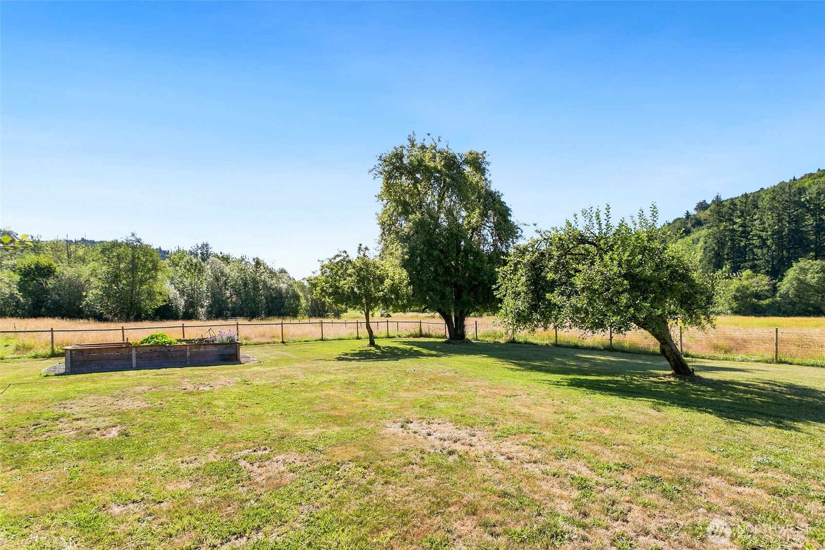 492 Coal Creek Road Chehalis, WA 98532 - Photo 27 of 38 a view of a swimming pool with a yard