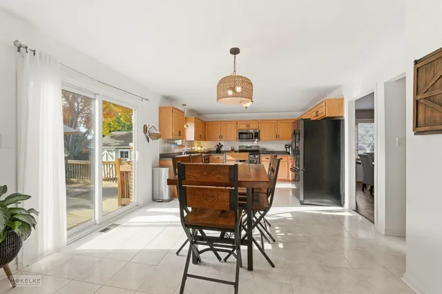 $425,000 | 814 Edgewater Drive, Minooka, IL 60447