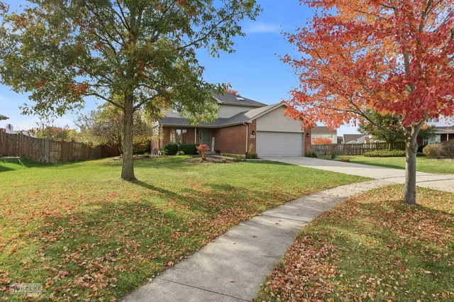 $425,000 | 814 Edgewater Drive, Minooka, IL 60447