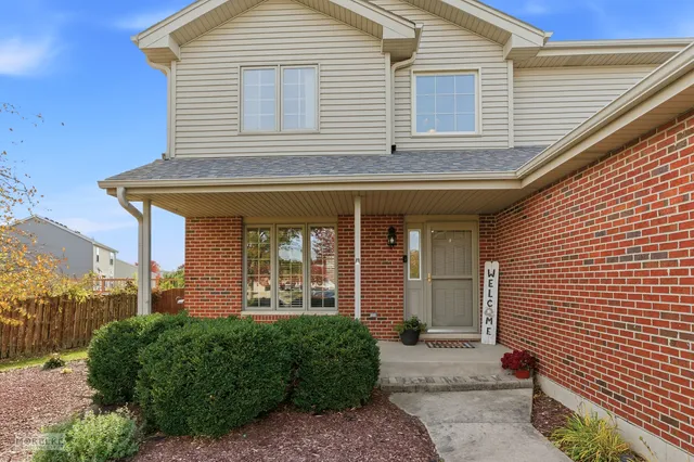 $425,000 | 814 Edgewater Drive, Minooka, IL 60447