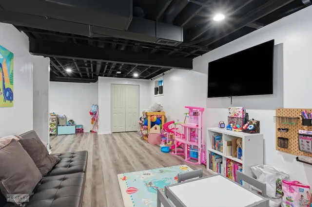 $425,000 | 814 Edgewater Drive, Minooka, IL 60447