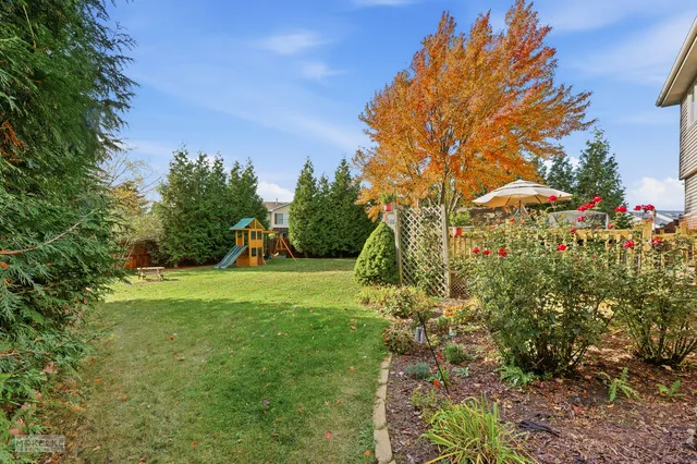 $425,000 | 814 Edgewater Drive, Minooka, IL 60447