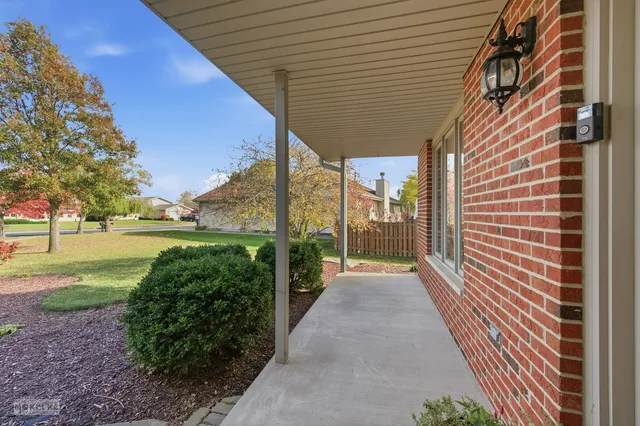 $425,000 | 814 Edgewater Drive, Minooka, IL 60447