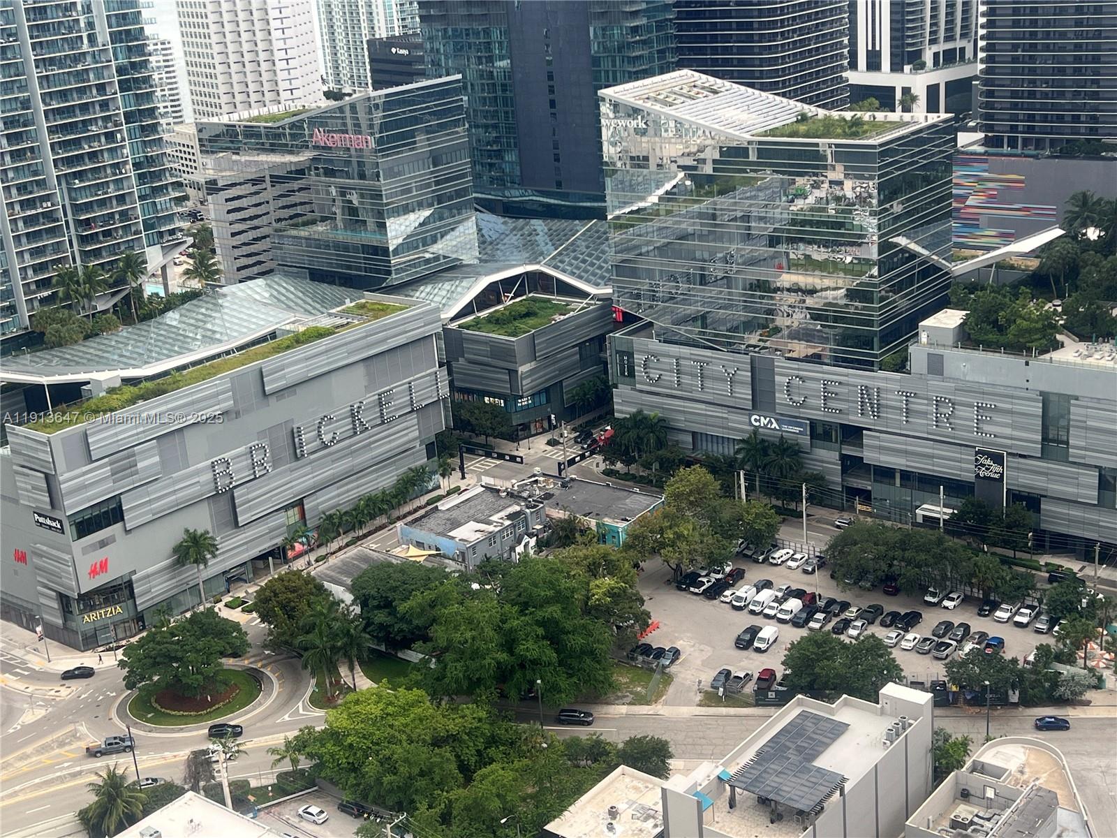 92 Southwest 3rd Street, Unit 3803 Miami, FL 33130 - Photo 26 of 27 a view of a backyard