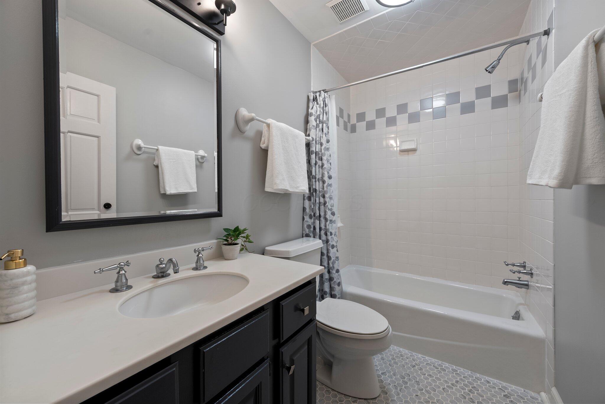 5420 Clark State Road Columbus, OH 43230 - Photo 57 of 104 Full Bathroom 1