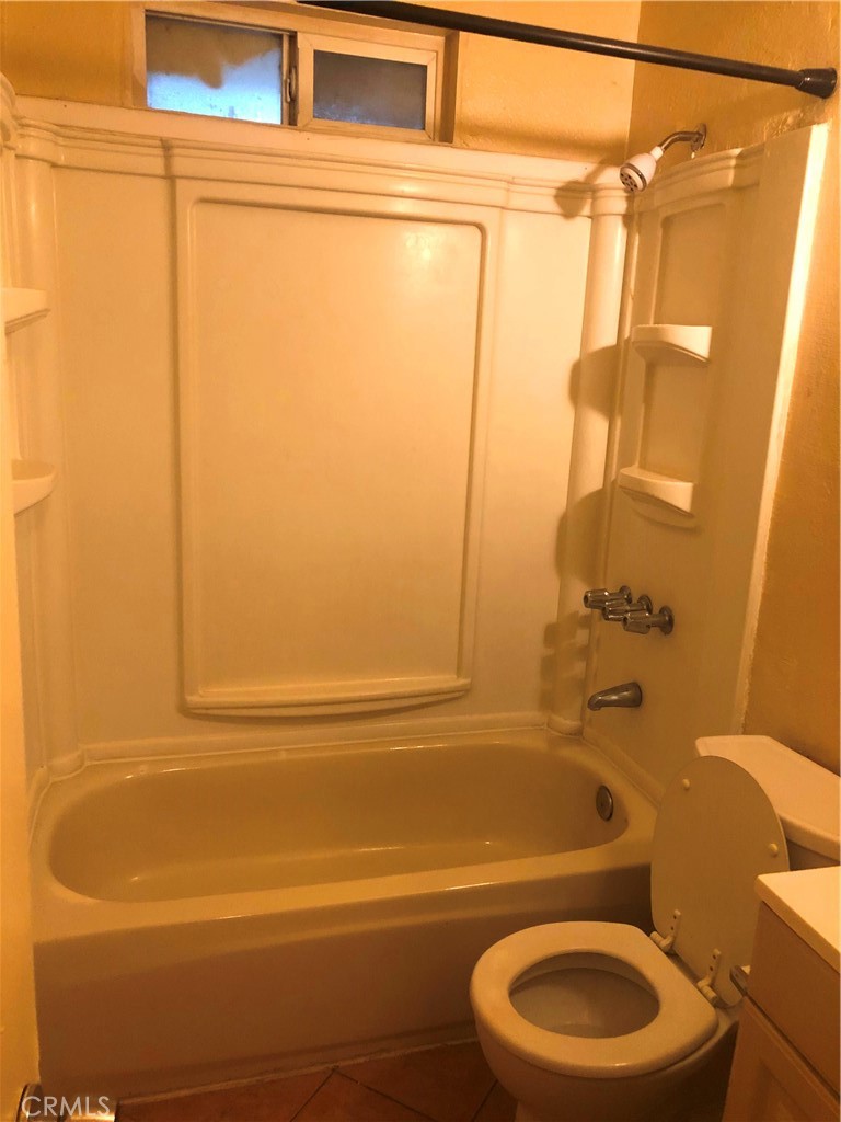 14650 Boyle Avenue Fontana, CA 92337 - Photo 5 of 15 a bathroom with a toilet and a bathtub