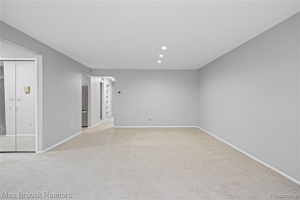 29664 Pine Ridge Circle Farmington Hills, MI 48331 - Photo 11 of 34