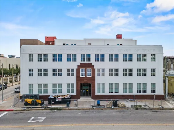 $3,500 | 2102 Mechanic Street, Unit 305, Galveston, TX 77550