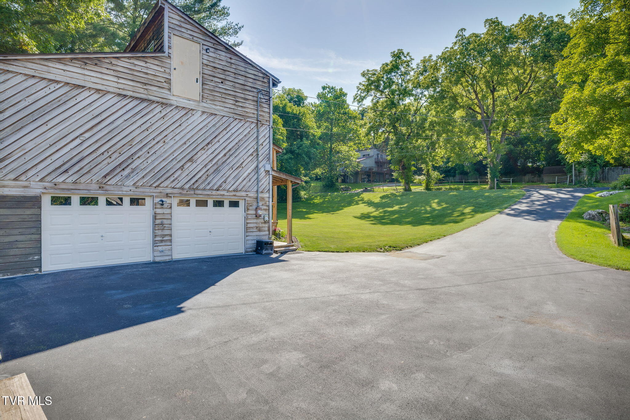 1450 East Shipley Ferry Road Kingsport, TN 37663 - Photo 37 of 49 Left back view of home