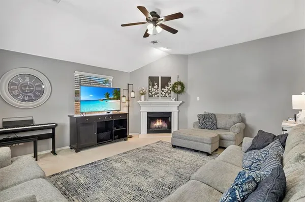 $400,000 | 1015 Meadow Hill Drive, Lavon, TX 75166