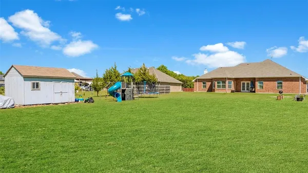 $400,000 | 1015 Meadow Hill Drive, Lavon, TX 75166