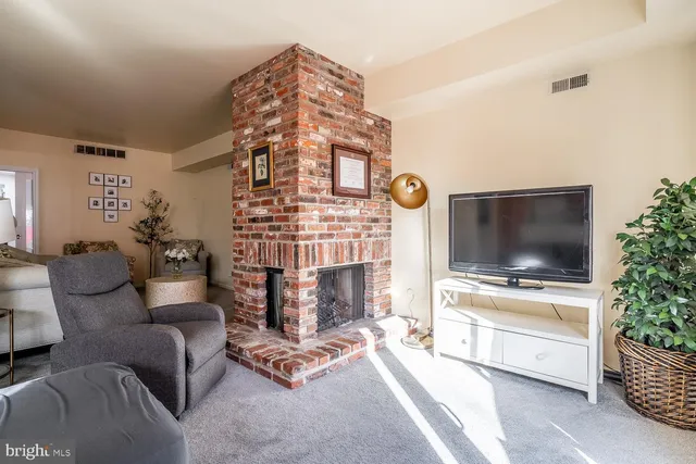 $2,750 | 8 Dickenson Drive, Sicklerville, NJ 08081