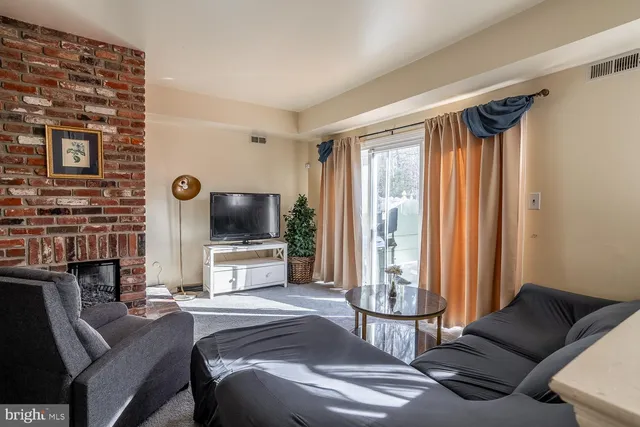 $2,750 | 8 Dickenson Drive, Sicklerville, NJ 08081