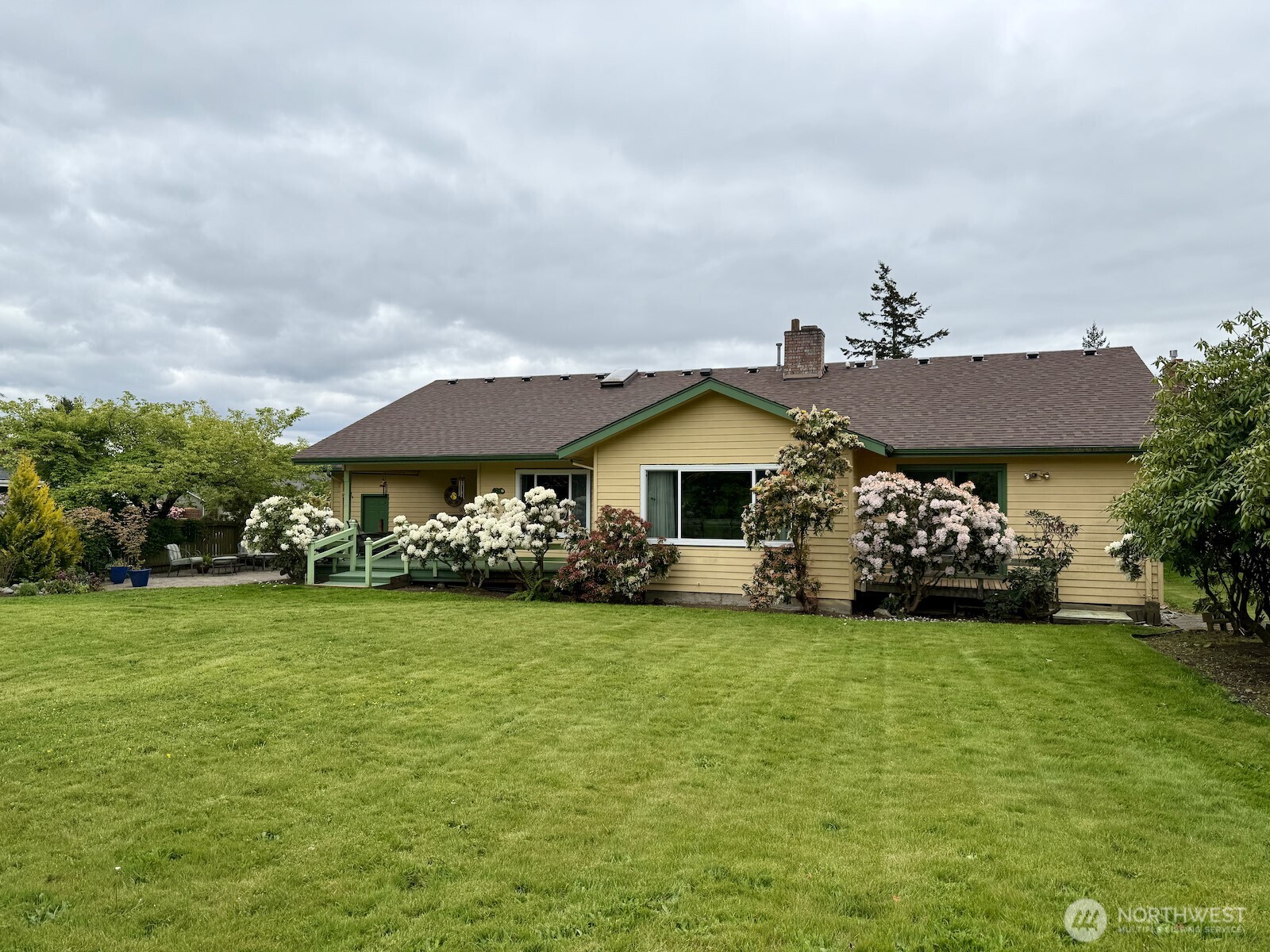 12544 Eagle Drive Burlington, WA 98233 - Photo 31 of 34 a front view of a house with garden