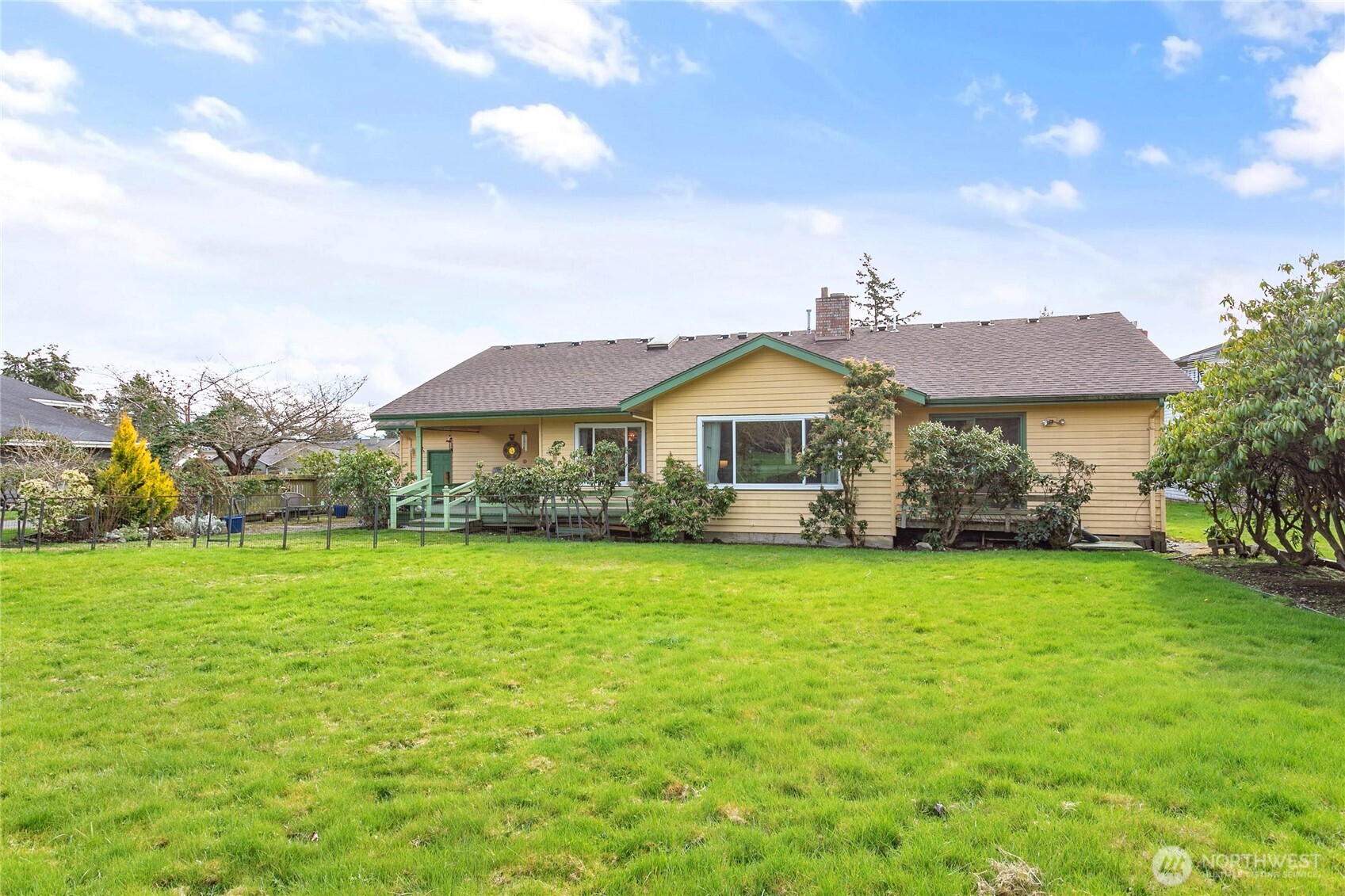 12544 Eagle Drive Burlington, WA 98233 - Photo 32 of 34 a front view of a house with garden