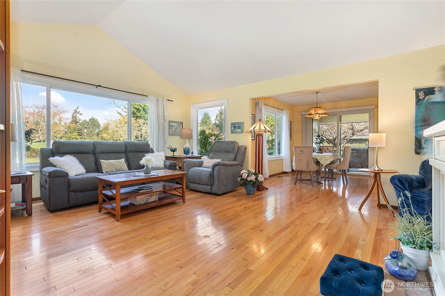 12544 Eagle Drive Burlington, WA 98233 - Photo 8 of 34 a living room with furniture and a large window