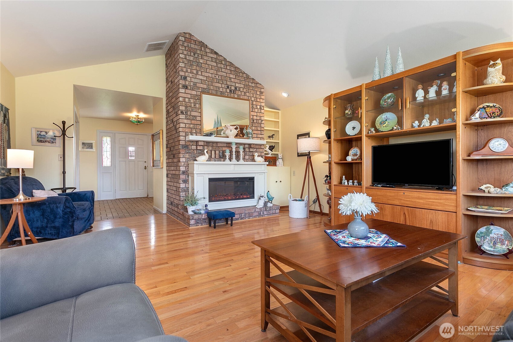 12544 Eagle Drive Burlington, WA 98233 - Photo 10 of 34 a living room with furniture and a flat screen tv