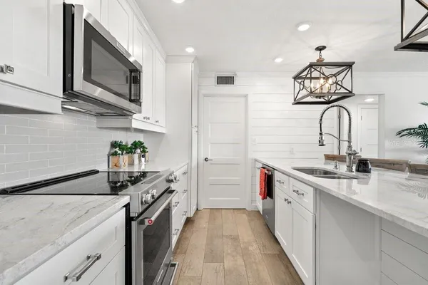 $2,999 | 420 64th Avenue, Unit 804, St. Petersburg, FL 33706