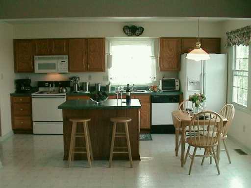 253 Randy Lane Coraopolis, PA 15108 - Photo 3 of 8 Gallery Image 3