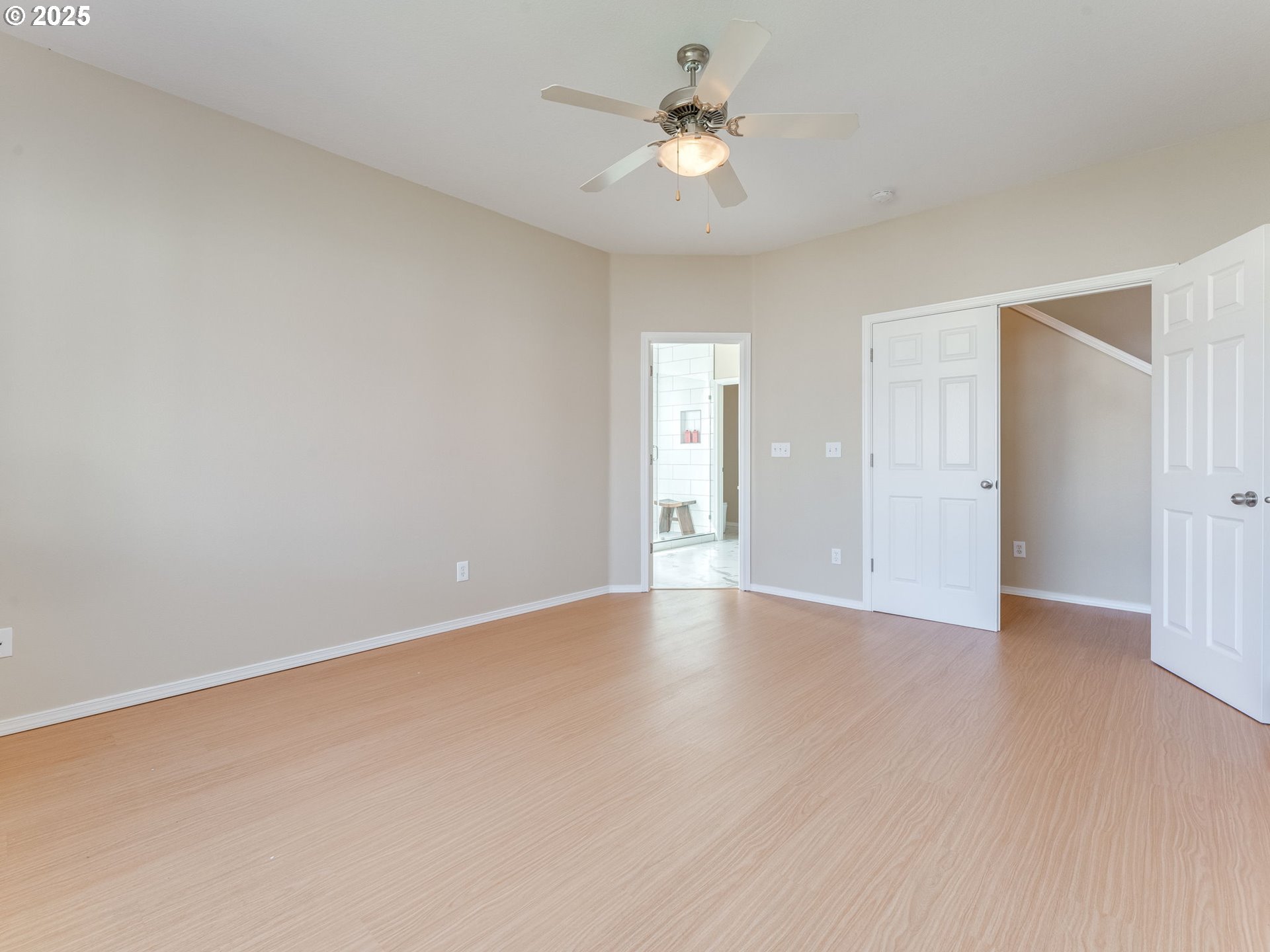 5641 Southeast Chase Loop Gresham, OR 97080 - Photo 14 of 39 a view of an empty room with a window