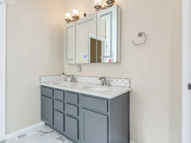 $675,000 | 5641 Southeast Chase Loop, Gresham, OR 97080