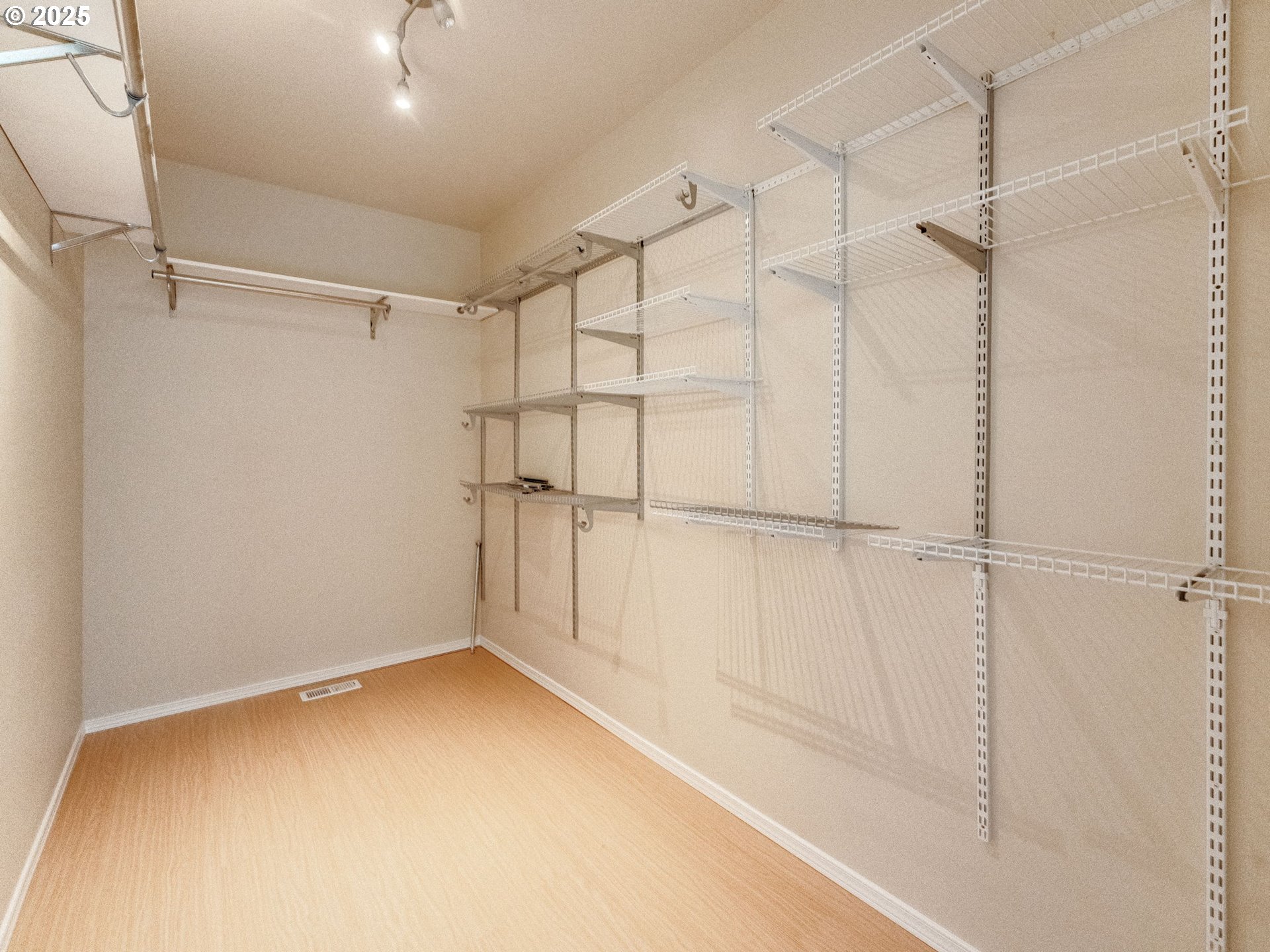 5641 Southeast Chase Loop Gresham, OR 97080 - Photo 18 of 39 a view of an empty room