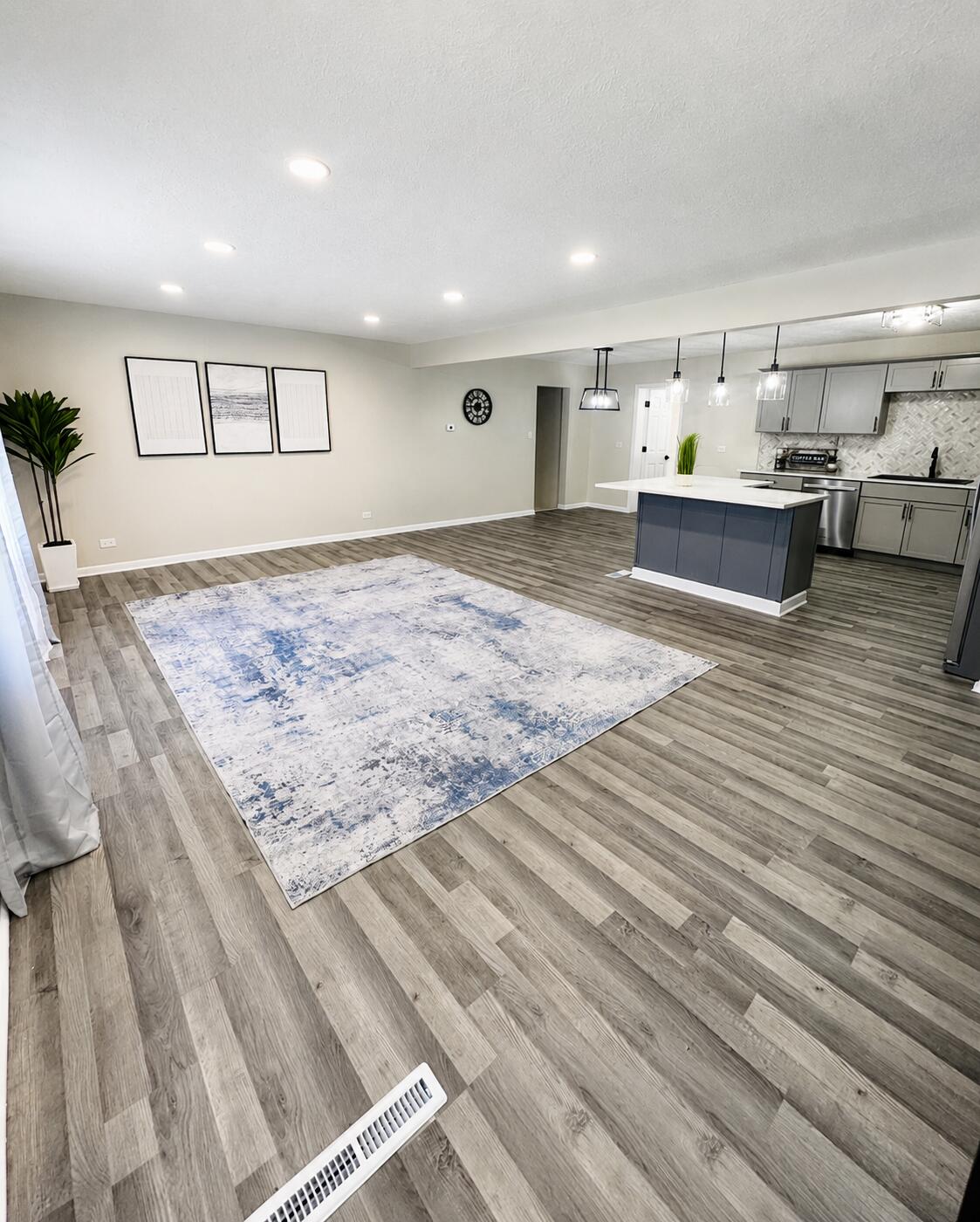 6747 Birch Place Gary, IN 46403 - Photo 3 of 14 1123x1400