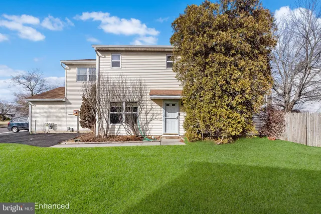 $495,000 | 17 Vintage Drive, East Windsor, NJ 08520