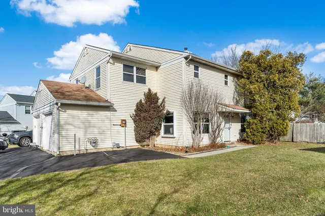 $495,000 | 17 Vintage Drive, East Windsor, NJ 08520