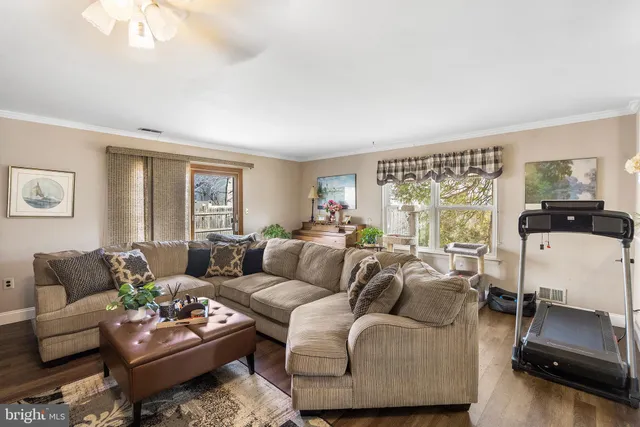 $495,000 | 17 Vintage Drive, East Windsor, NJ 08520