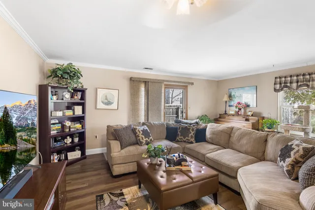 $495,000 | 17 Vintage Drive, East Windsor, NJ 08520