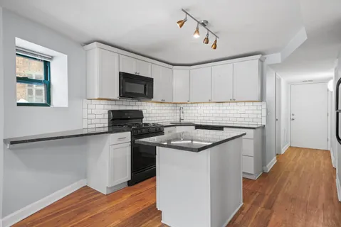 $2,200 | 2642 North Sacramento Avenue, Unit G, Chicago, IL 60647