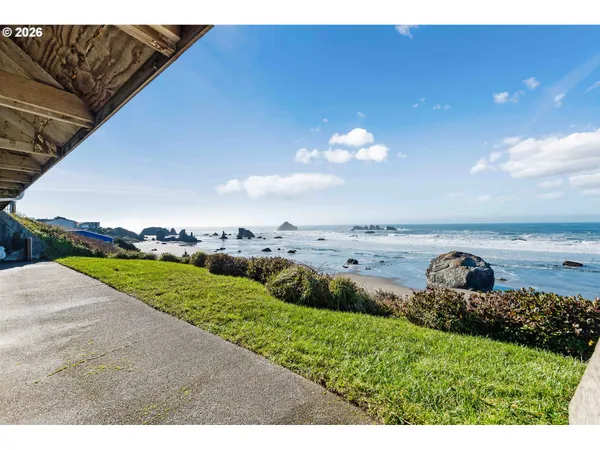 $1,595,000 | 1400 Beach Loop Drive Southwest, Bandon, OR 97411