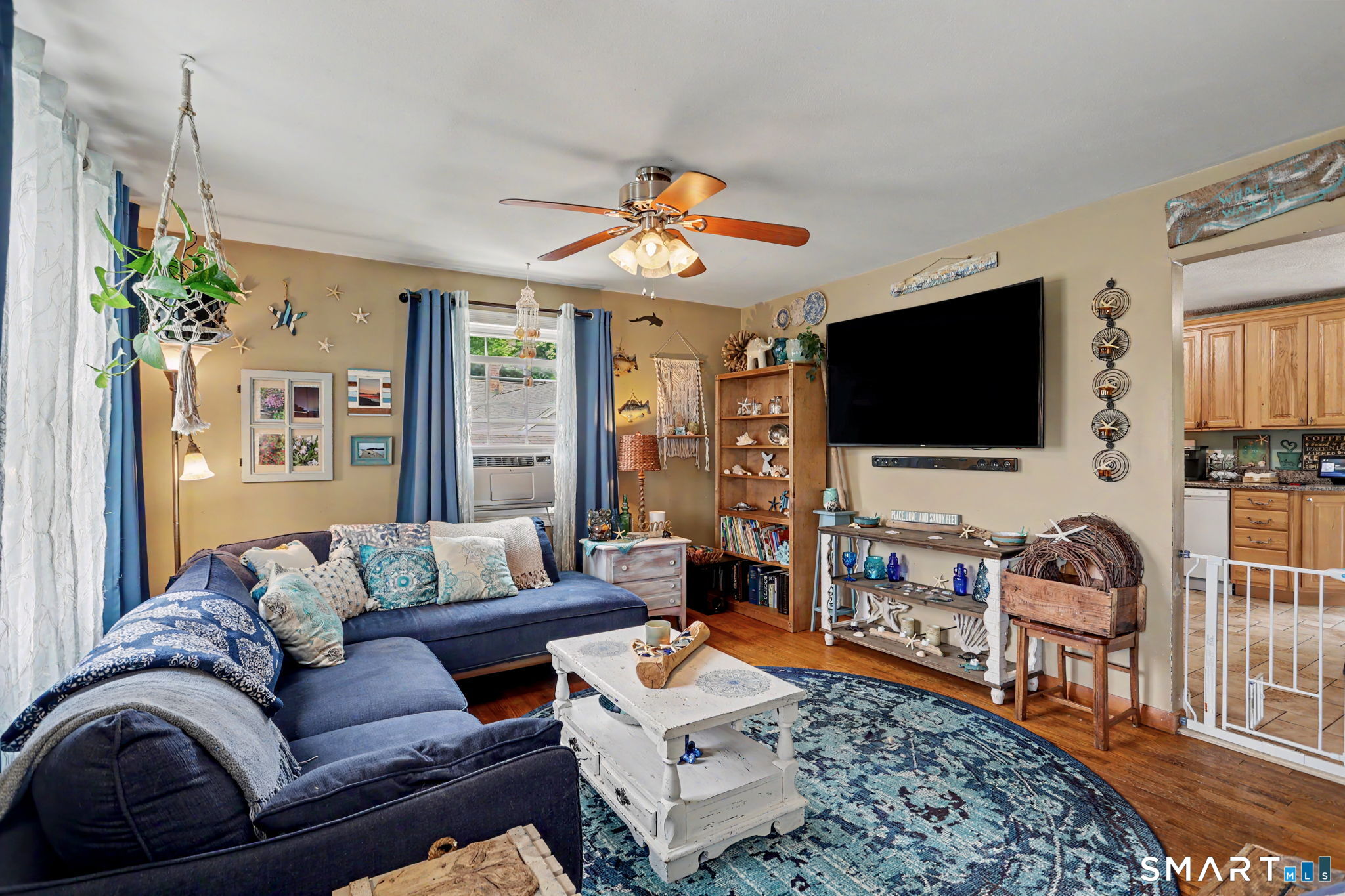 264 Roxbury Road East Lyme, CT 06357 - Photo 3 of 27