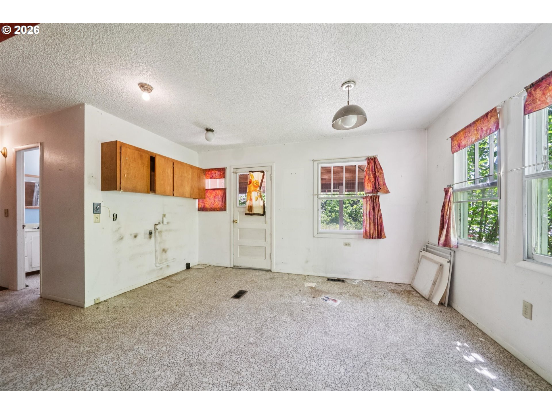 4450 Southwest 107th Avenue Beaverton, OR 97005 - Photo 14 of 34